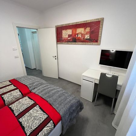 B&B Alessandro Private Room & Bathroom In Shared Apartment Arco Exterior photo