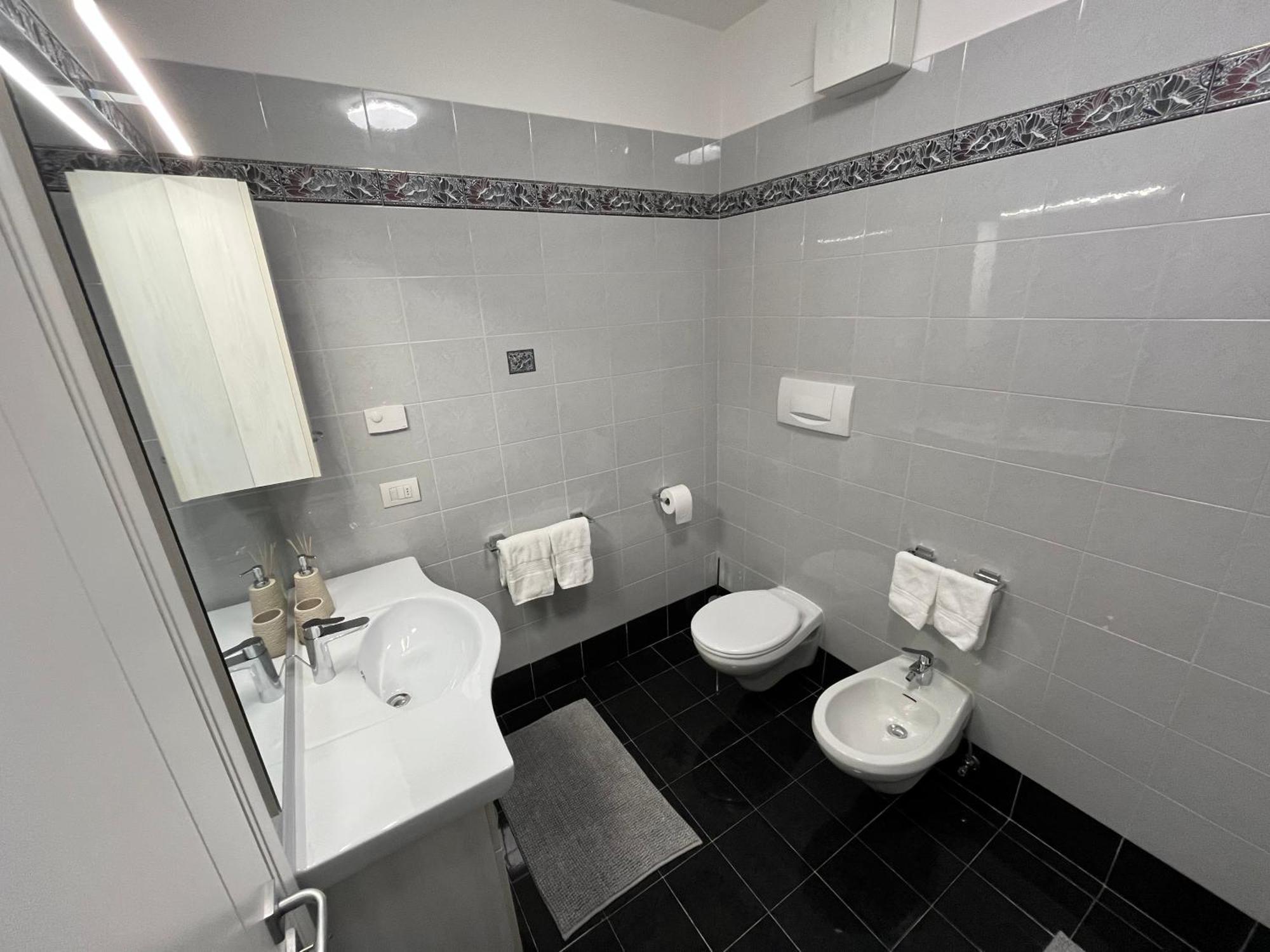 B&B Alessandro Private Room & Bathroom In Shared Apartment Arco Exterior photo
